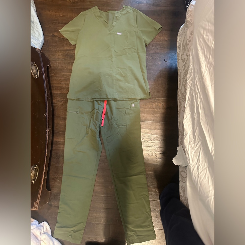 Figs Olive Women's Scrub Top and Trousers